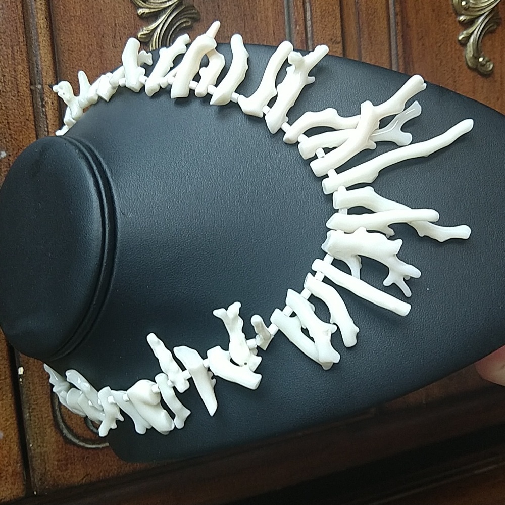 Genuine branch coral white vintage necklace collar adjustable gold tone clasp - Picture 3 of 17